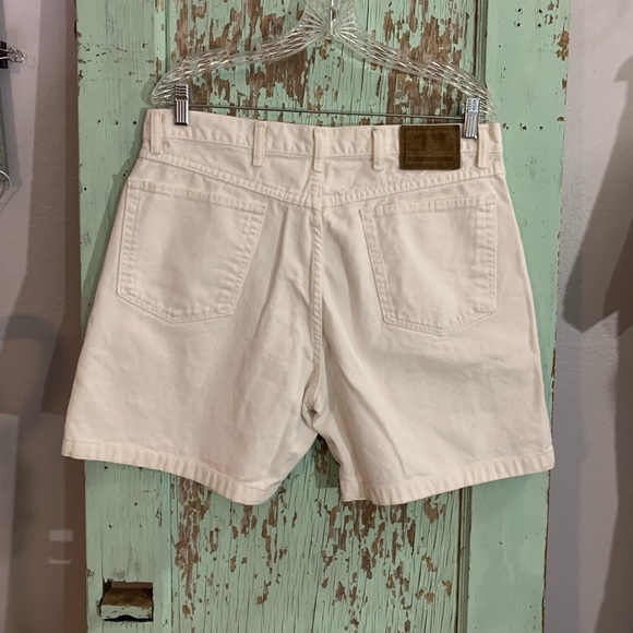 Women’s Wrangler white shorts - Picture 2 of 5